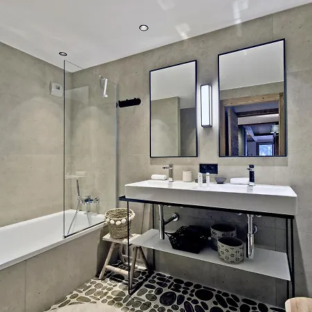 A - 3 Chambres, 6 Pers, Balcon & Tv, Services Inclus - Fr-1-613-33 Apartment Meribel