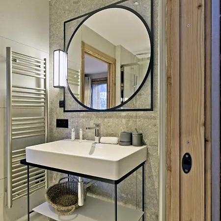 A - 3 Chambres, 6 Pers, Balcon & Tv, Services Inclus - Fr-1-613-33 *
